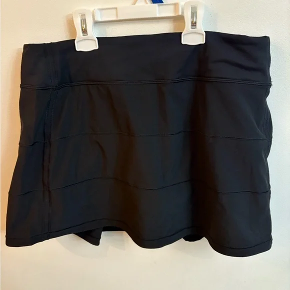 Lululemon activewear Pace rival mid-rise skirt / short size 8 - Picture 2 of 11